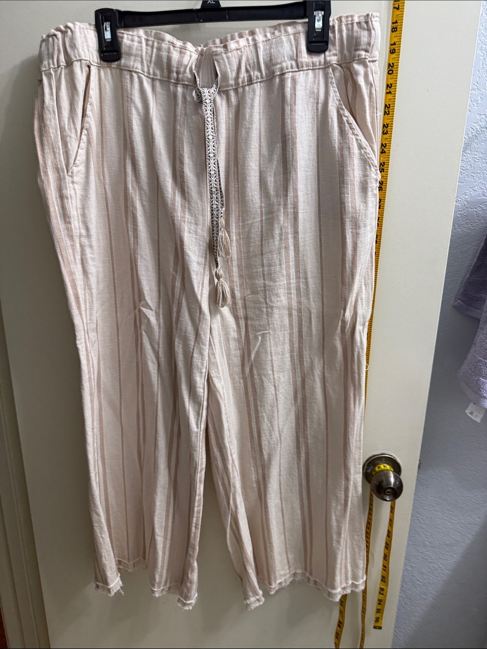 Women’s Cropped Drawstring Pants in Light Pink linen/rayon
